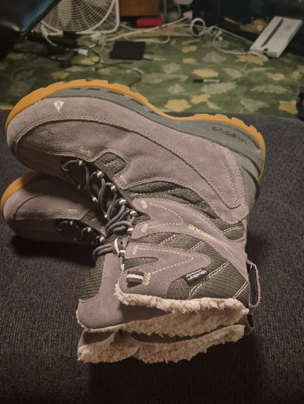 Vasque Gray Suede Winter Boots with Shearling Collar and Gum Sole - Picture 6 of 9